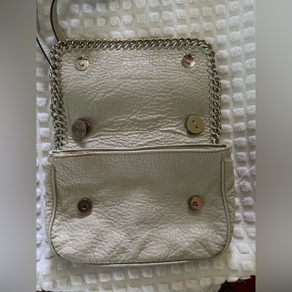 White Guess Crossbody Chain Purse - Picture 3 of 4